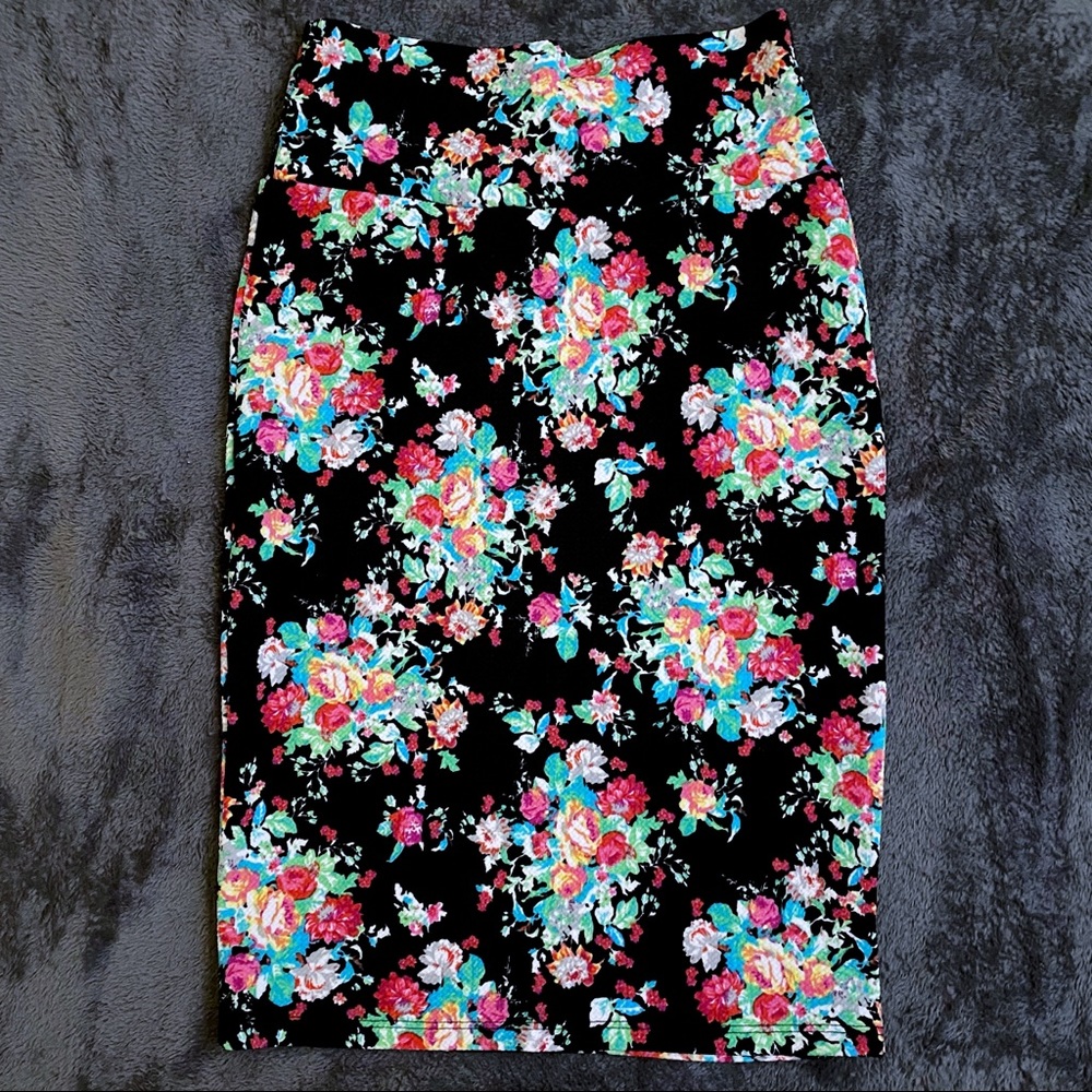 LuLaRoe Cassie skirt - flower pattern